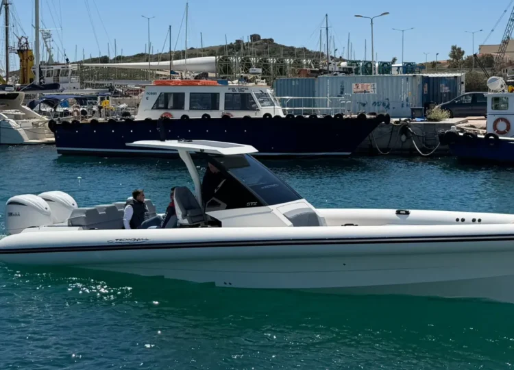 Ενοικίαση Σκάφους Ανάβυσσος Rental Boat Moraitis Technohull GTX 2